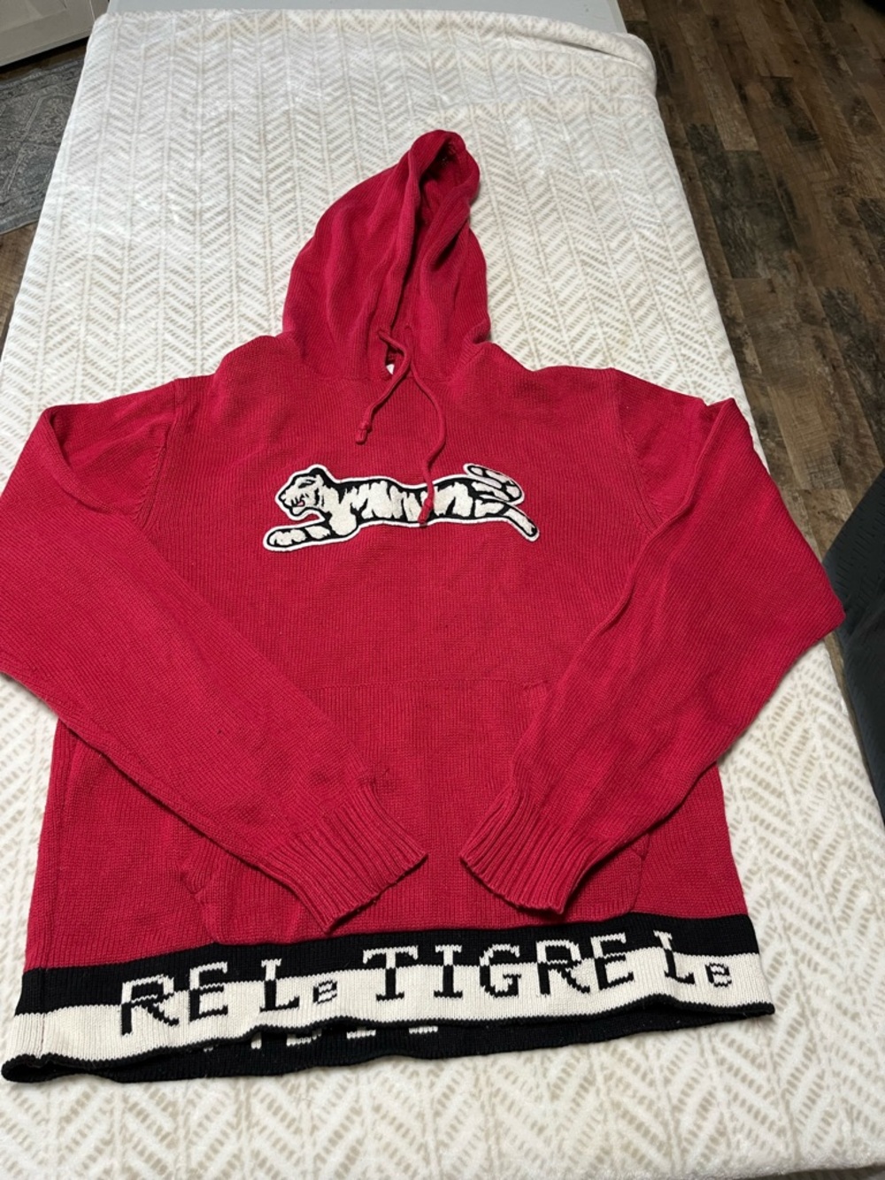 Le Tigre Pull Over Hoodie Men’s Sz XL Red Large Logo